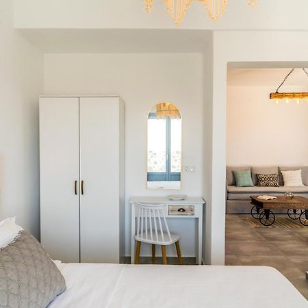 Santorossa Luxury Villas Emporio  Екстериор снимка
