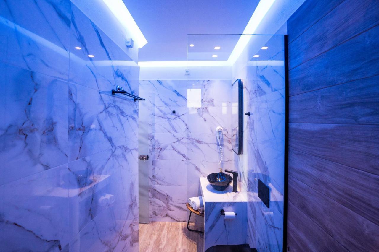 Santorossa Luxury Villas Emporio  Екстериор снимка