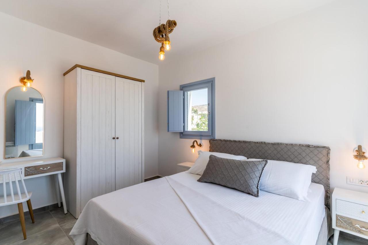 Santorossa Luxury Villas Emporio  Екстериор снимка