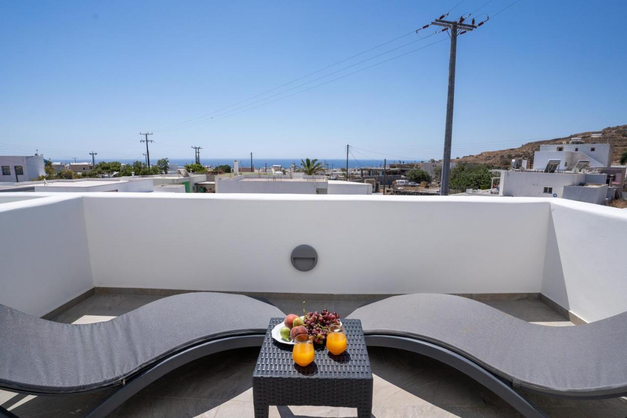 Santorossa Luxury Villas Emporio  Екстериор снимка