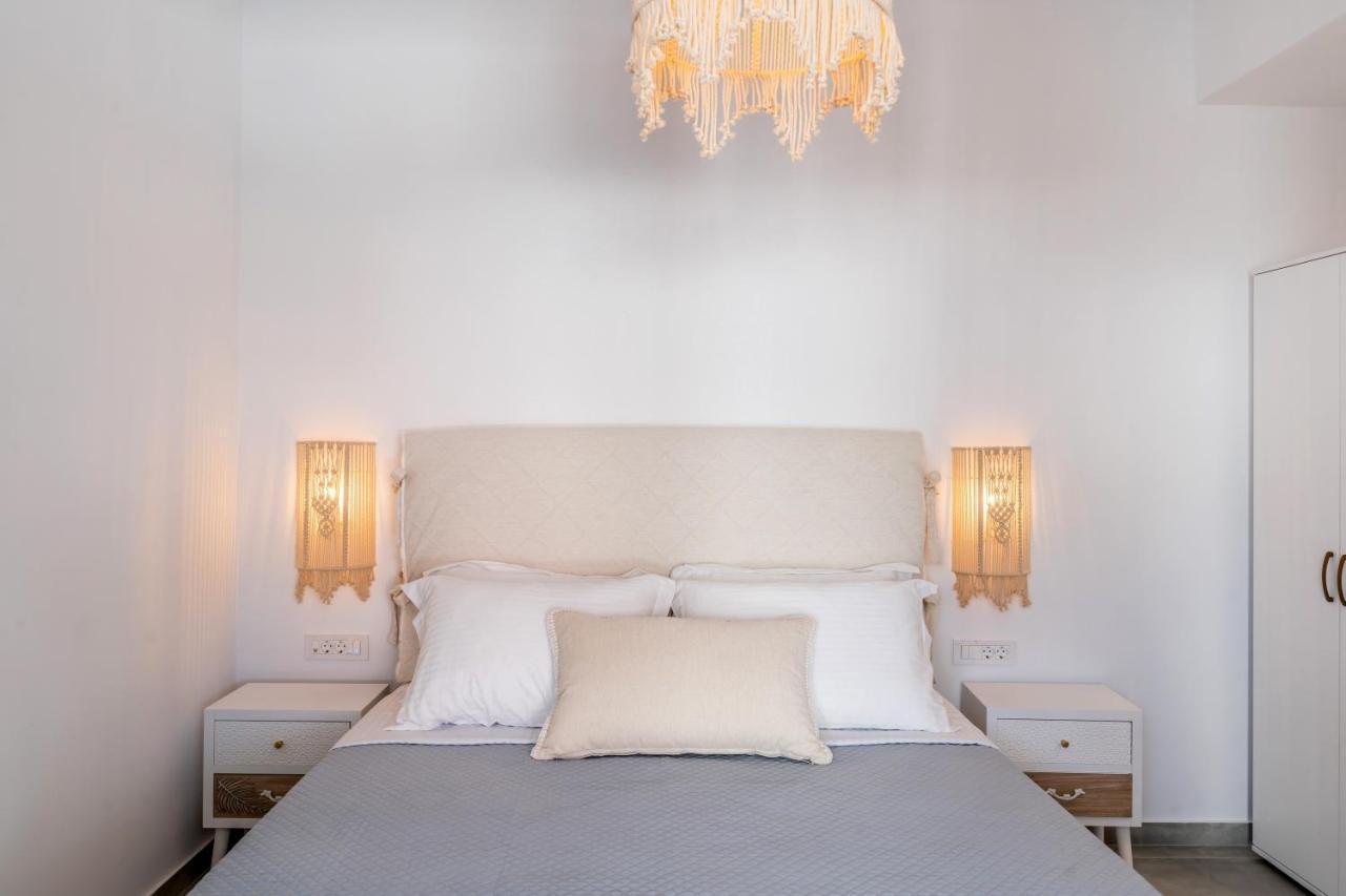 Santorossa Luxury Villas Emporio  Екстериор снимка