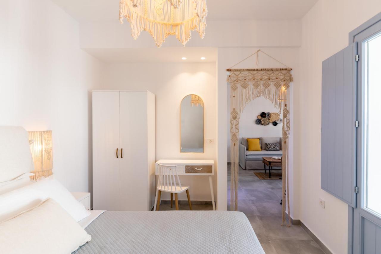 Santorossa Luxury Villas Emporio  Екстериор снимка