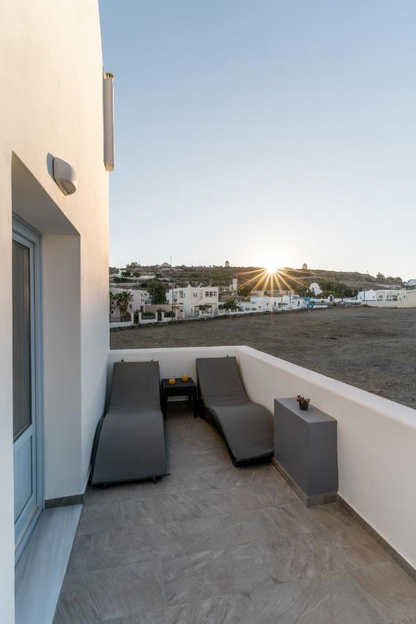 Santorossa Luxury Villas Emporio  Екстериор снимка