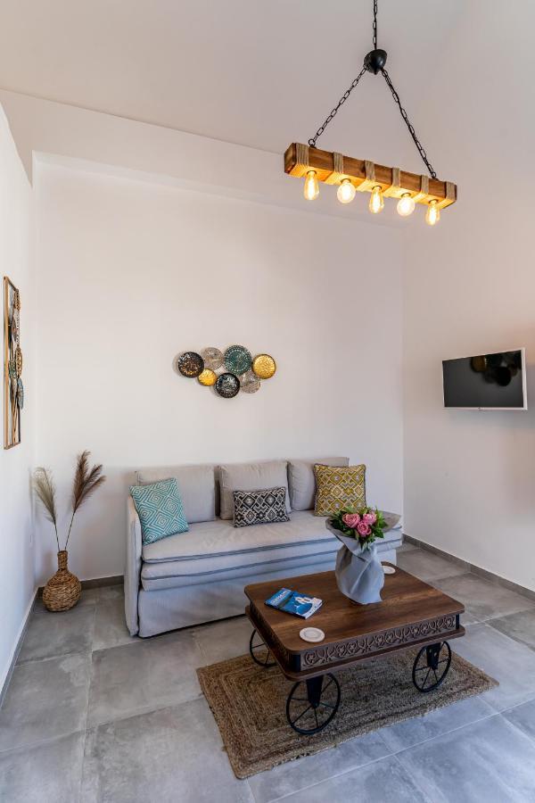 Santorossa Luxury Villas Emporio  Екстериор снимка