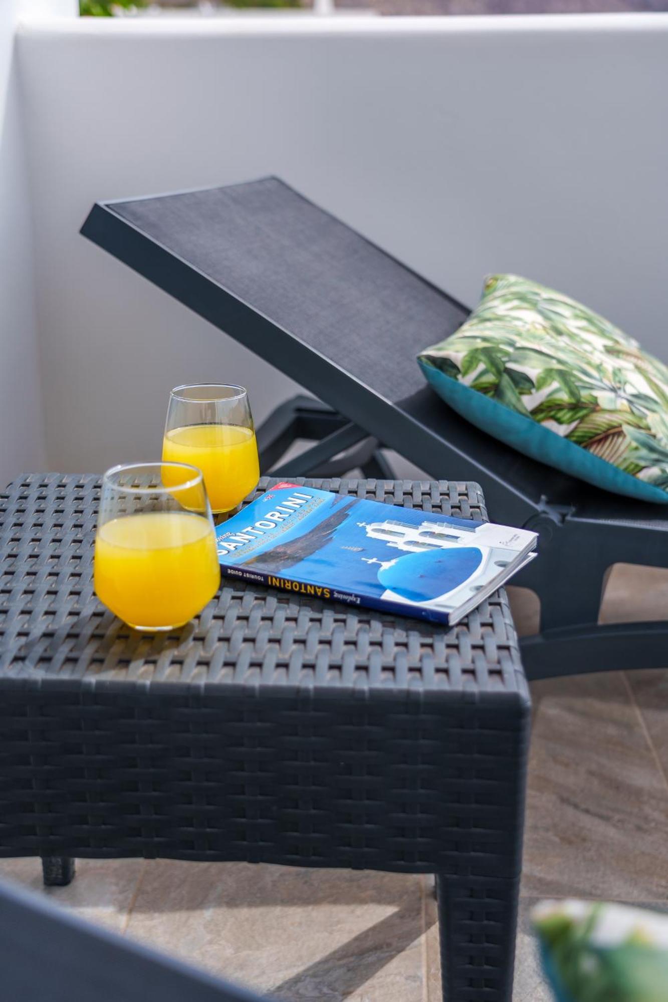 Santorossa Luxury Villas Emporio  Екстериор снимка